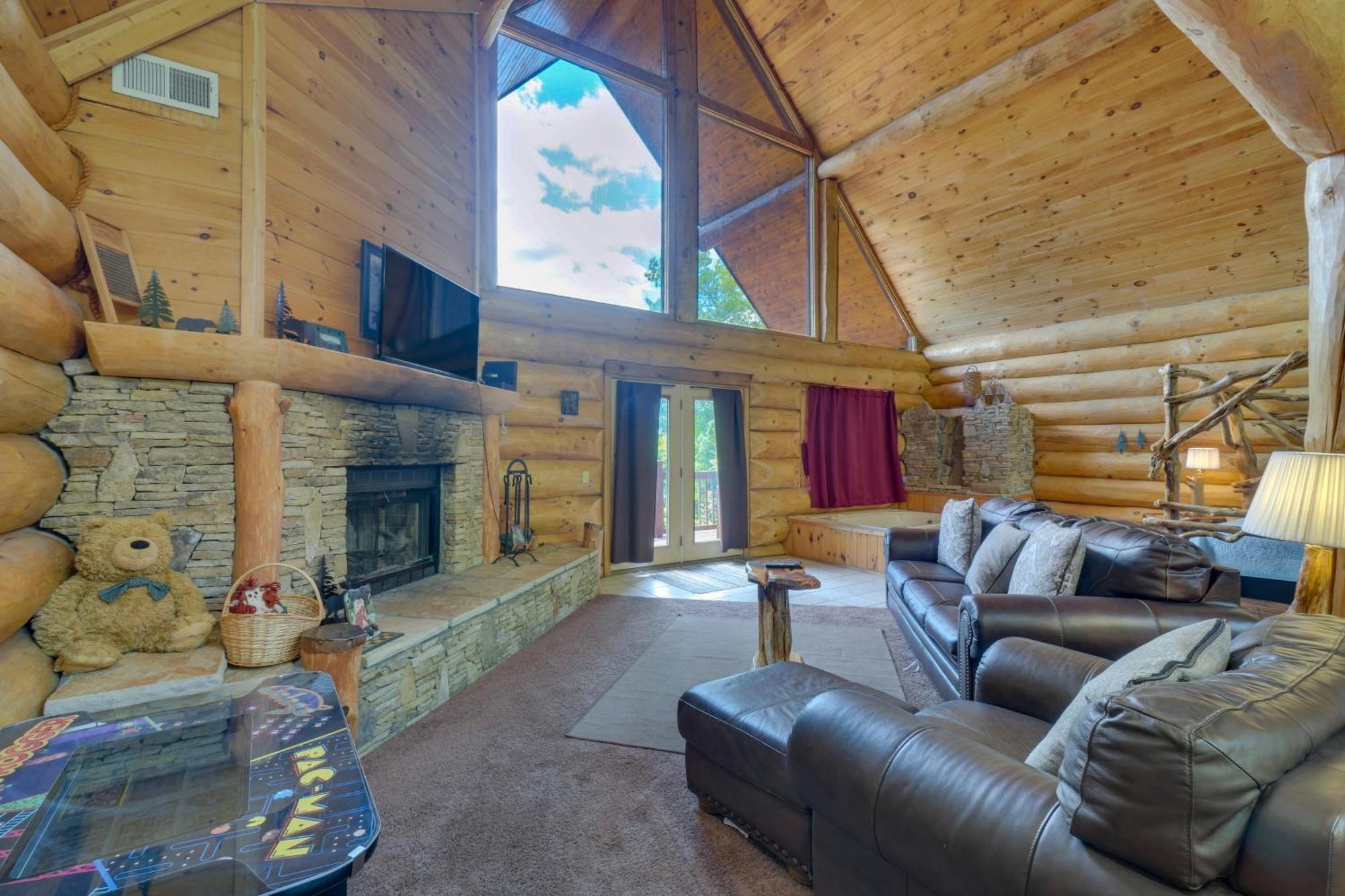 Gatlinburg Cabin With Hot Tub About 11 Miles To Downtown المظهر الخارجي الصورة