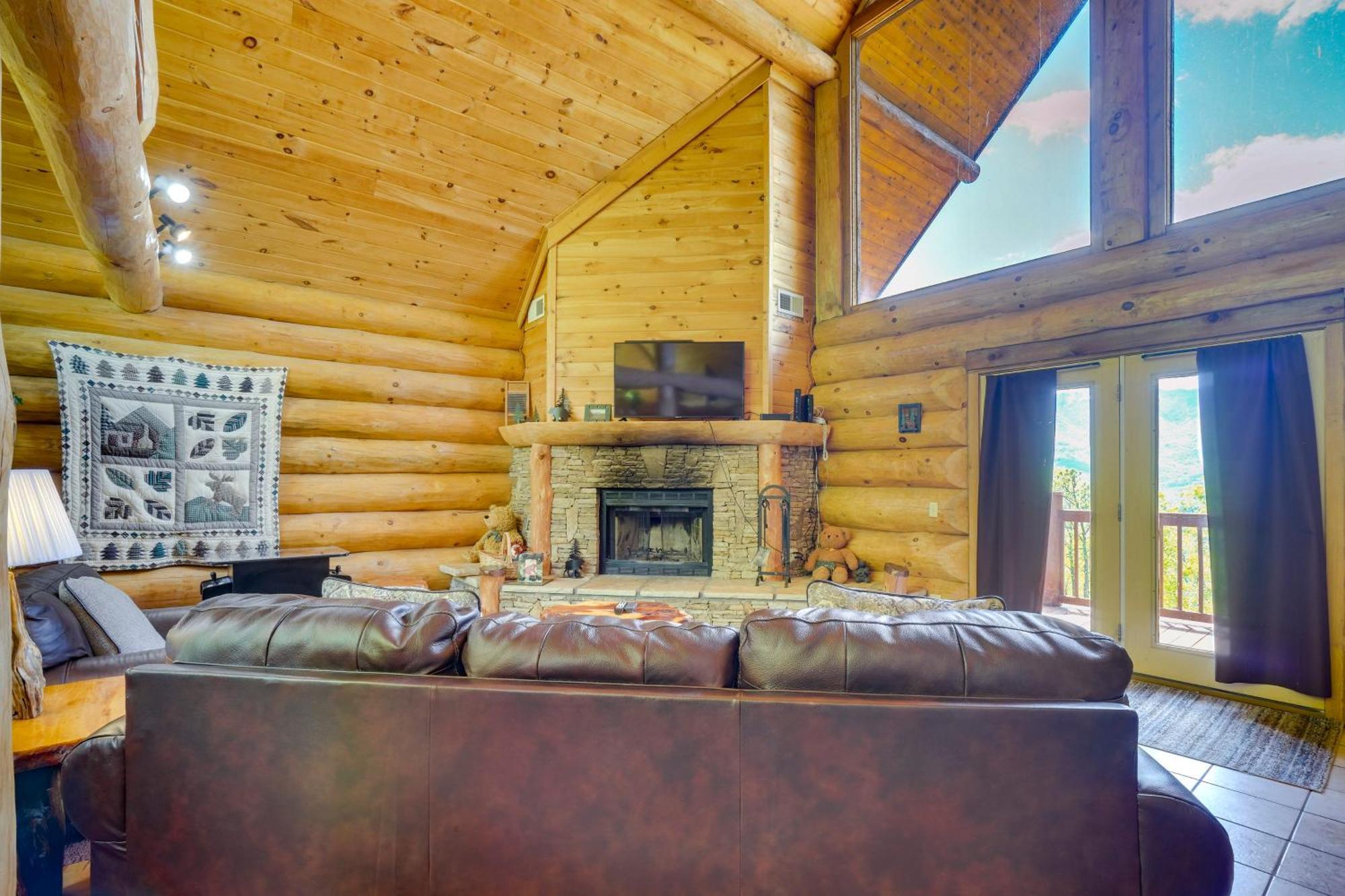 Gatlinburg Cabin With Hot Tub About 11 Miles To Downtown المظهر الخارجي الصورة