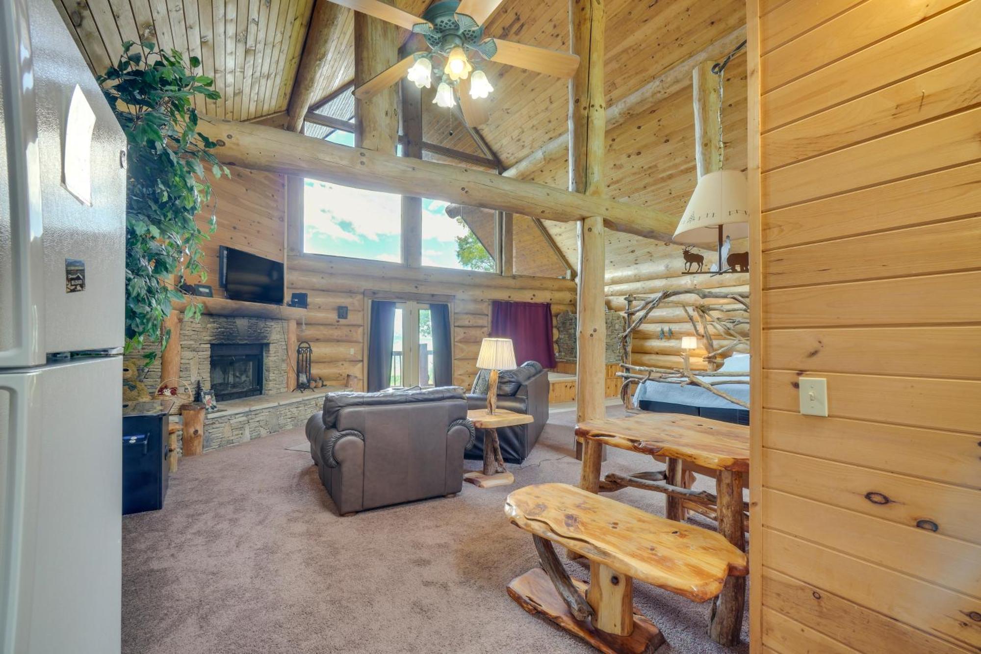 Gatlinburg Cabin With Hot Tub About 11 Miles To Downtown المظهر الخارجي الصورة