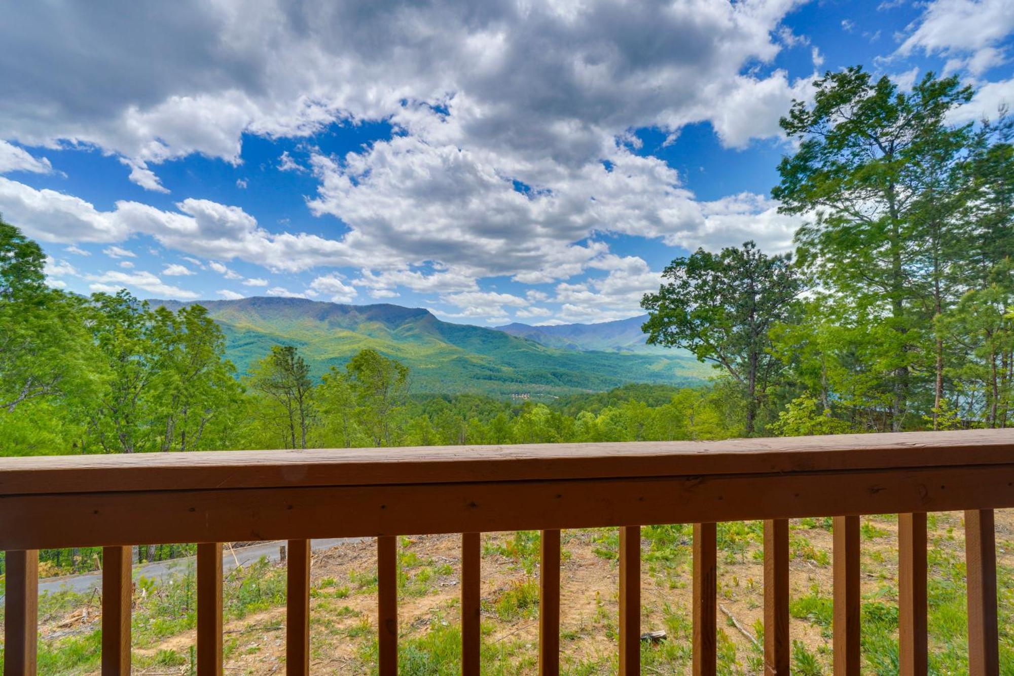 Gatlinburg Cabin With Hot Tub About 11 Miles To Downtown المظهر الخارجي الصورة